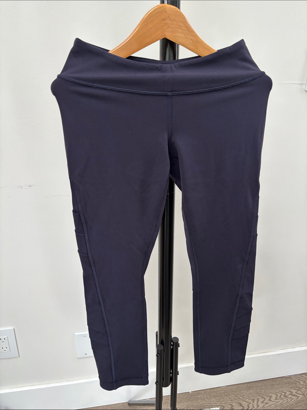 Lululemon Navy Active Leggings - Picture 1 of 5